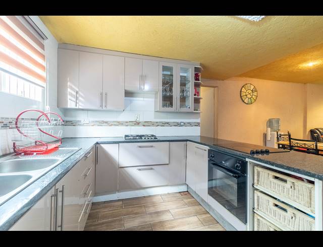 5 BEDROOM HOUSE FOR SALE IN ORMONDE